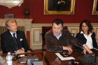 Momenti della conferenza stampa a Trieste, presso la Camera di Commercio